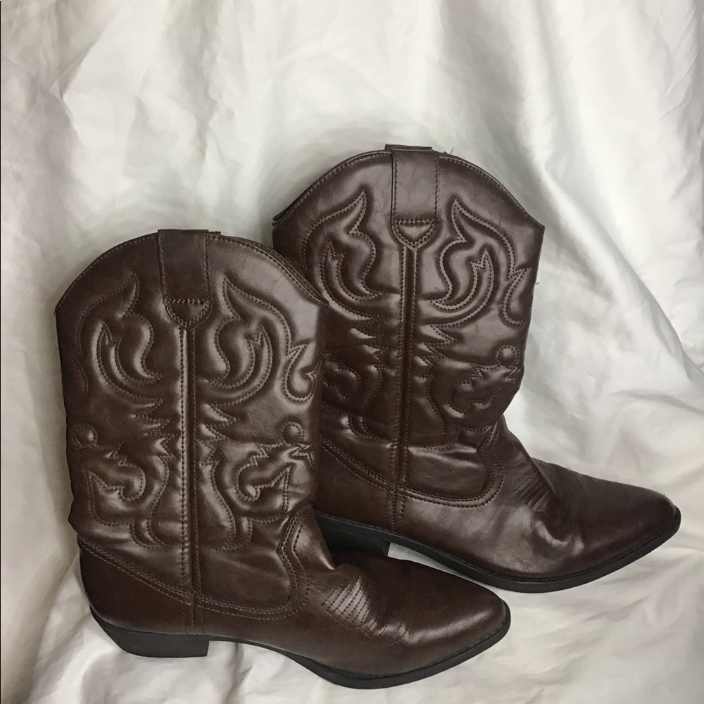 Brown cowboy boots size 10